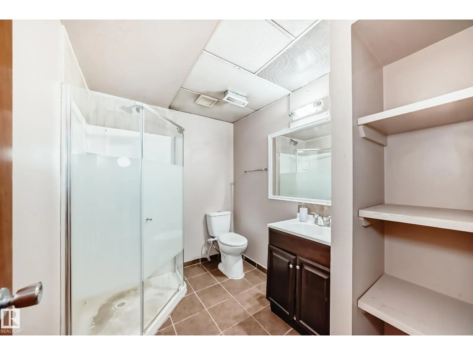 7026 11 AV NW