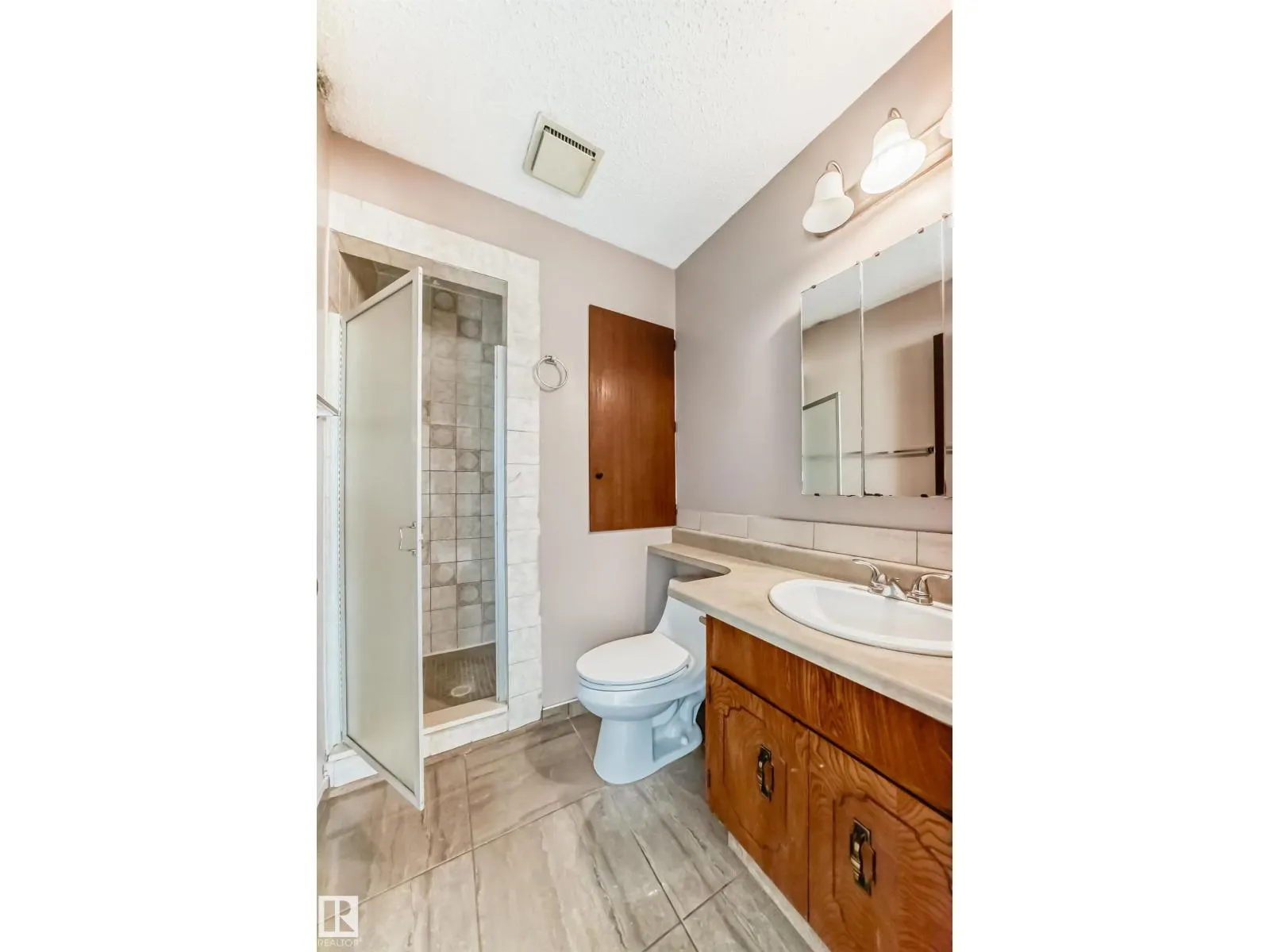 7026 11 AV NW