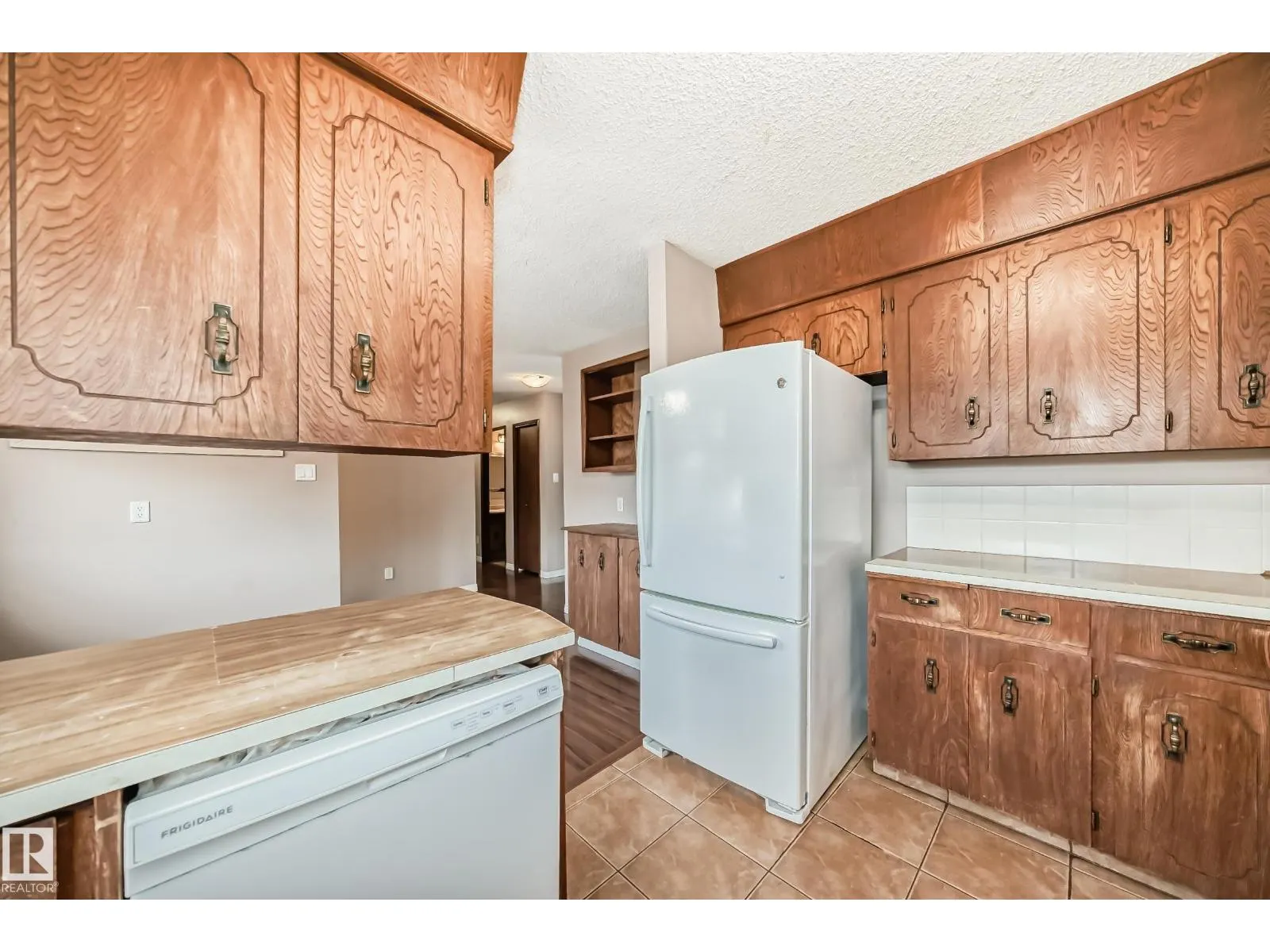 7026 11 AV NW