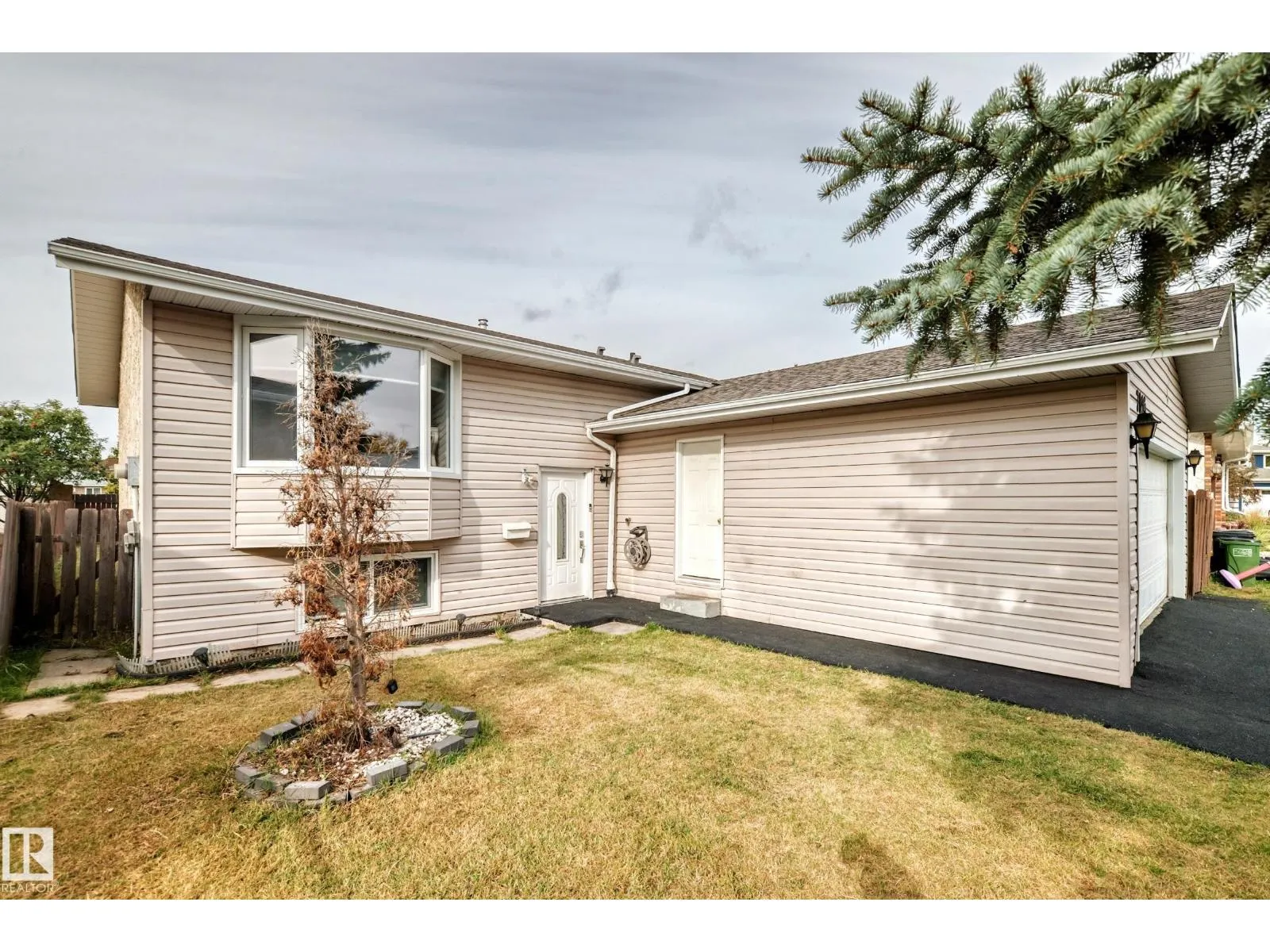 7026 11 AV NW