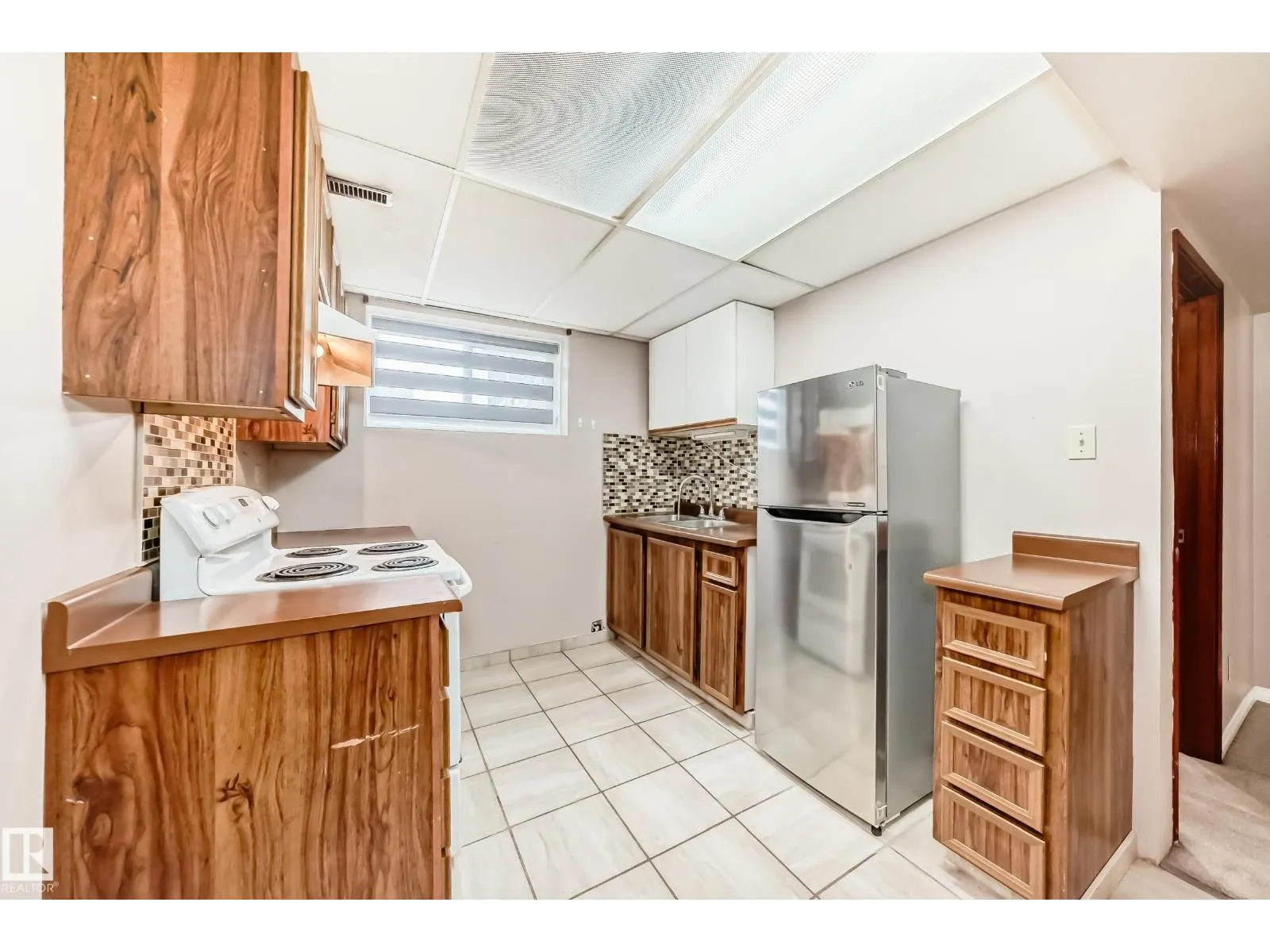 7026 11 AV NW