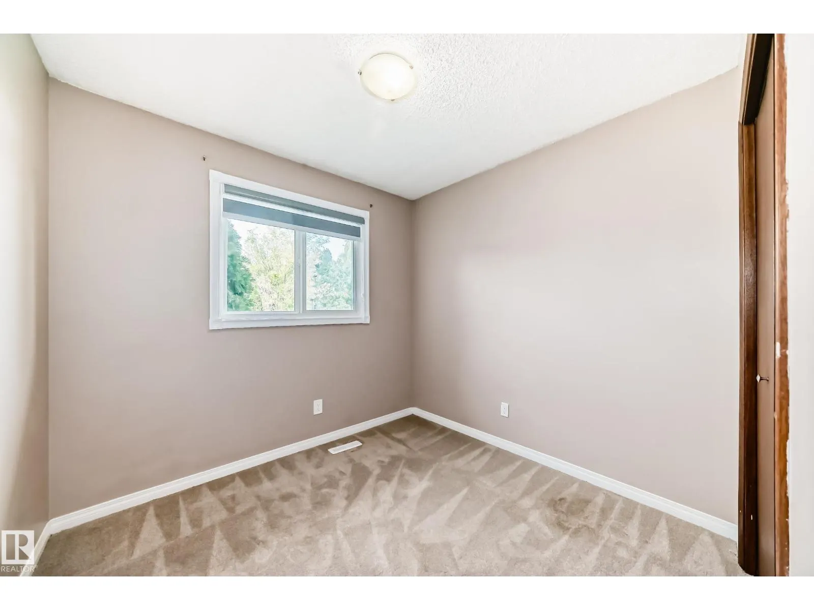 7026 11 AV NW