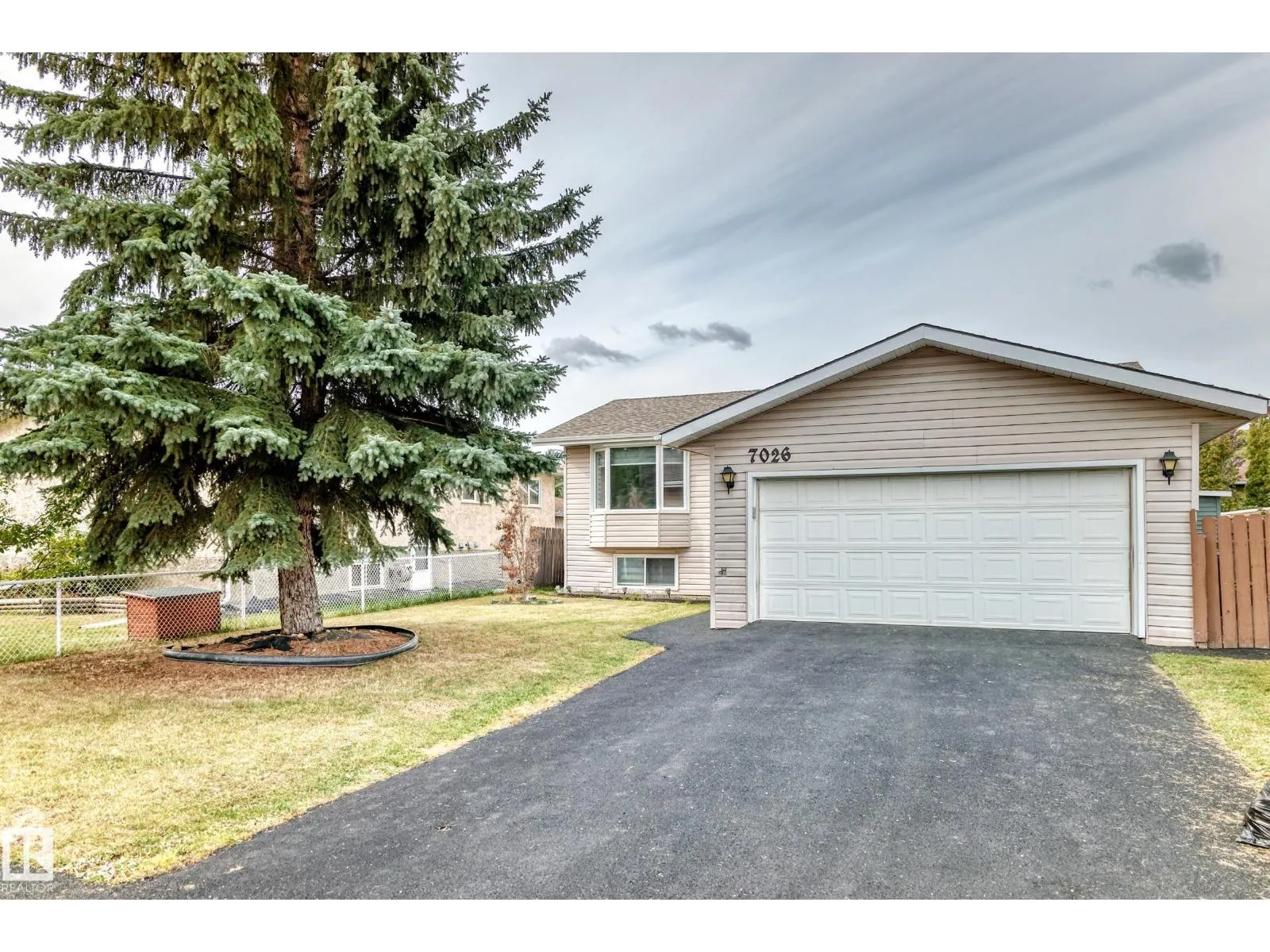7026 11 AV NW