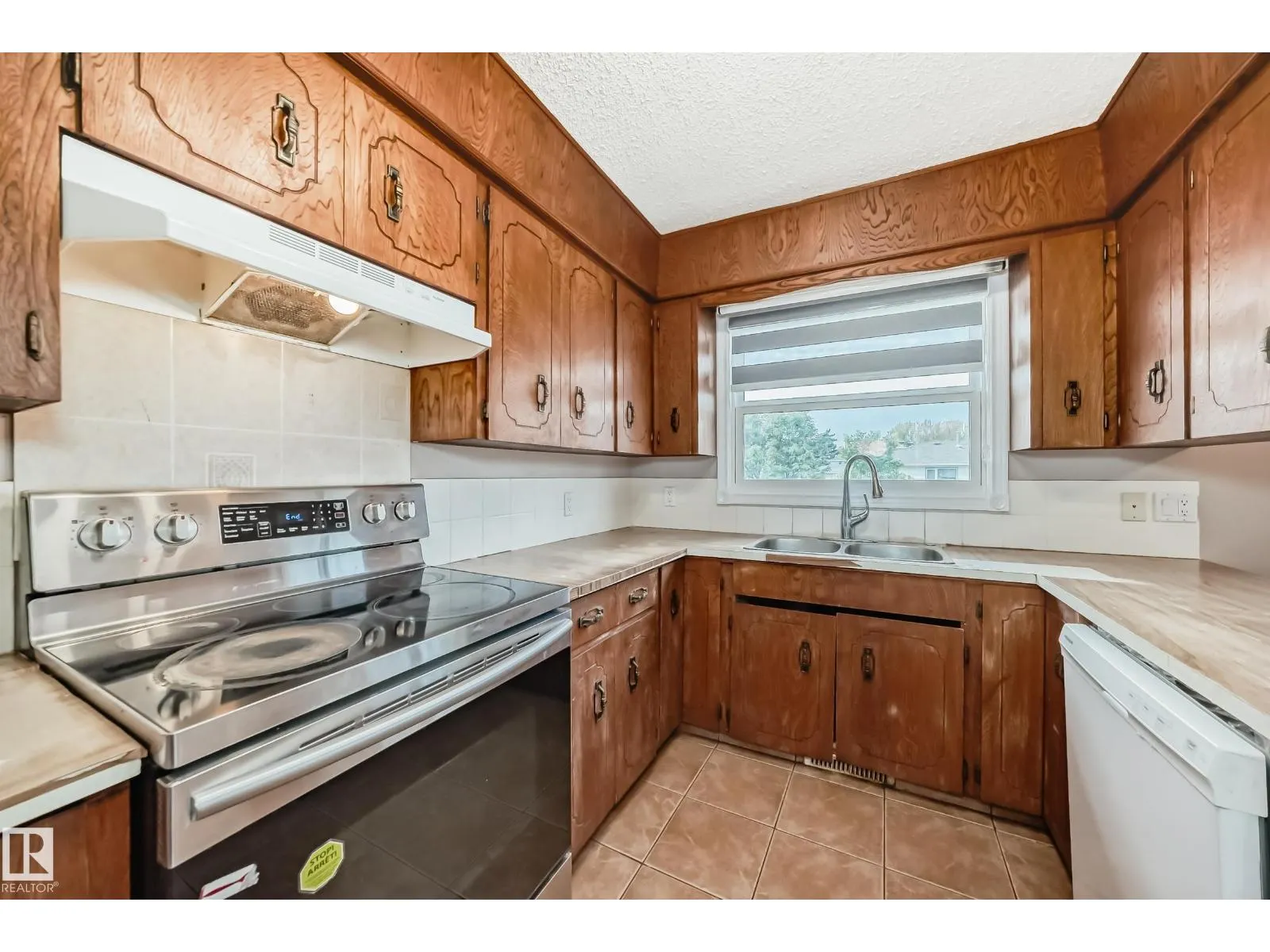 7026 11 AV NW