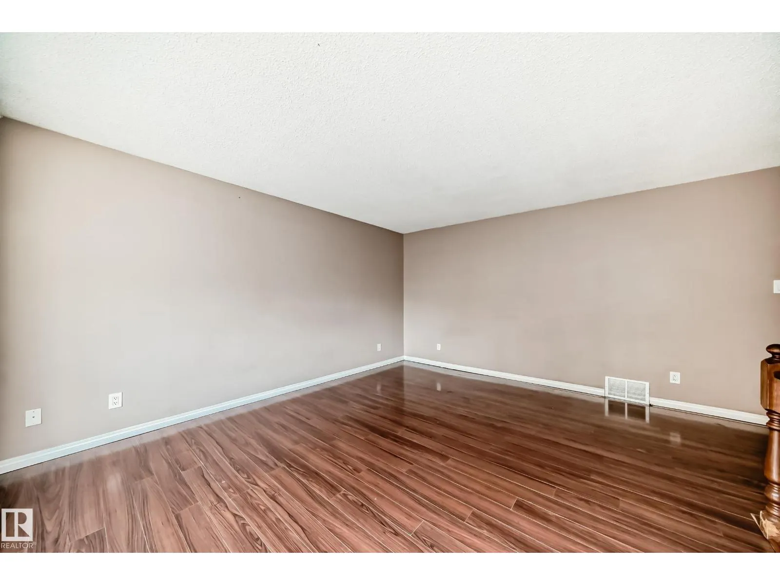 7026 11 AV NW