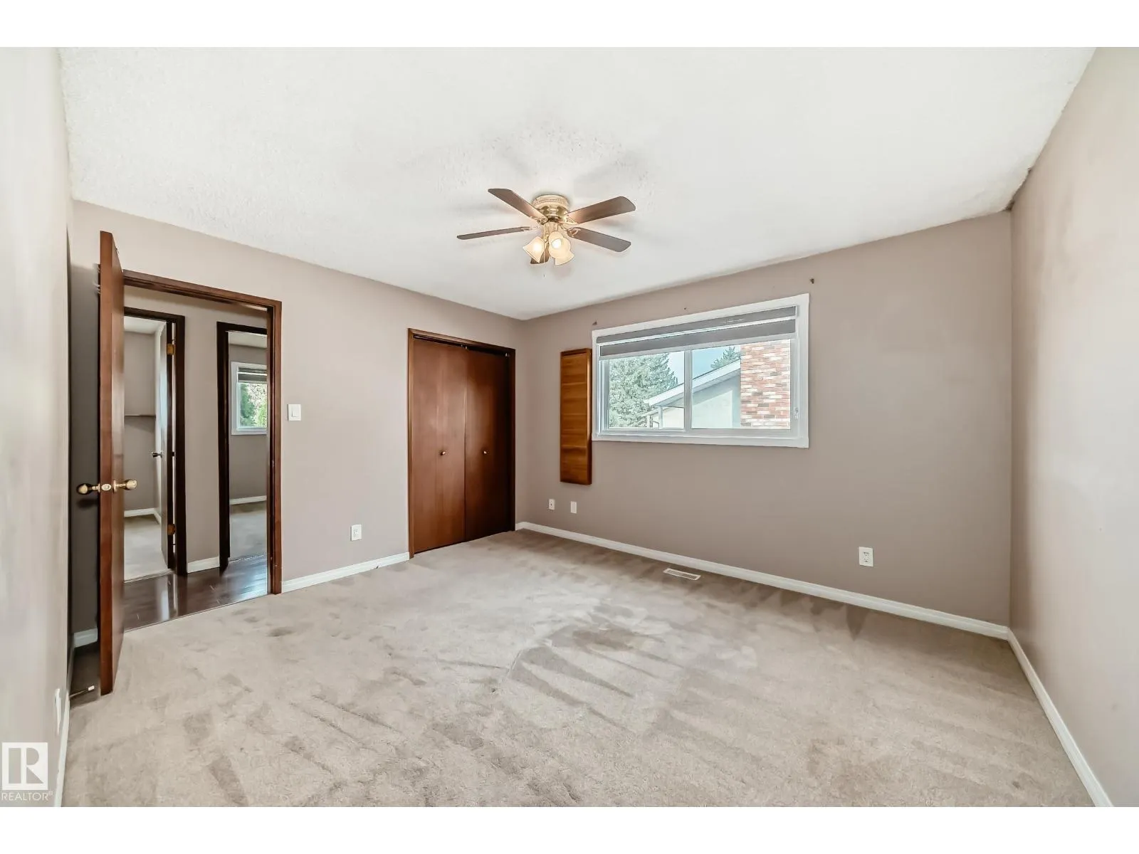 7026 11 AV NW