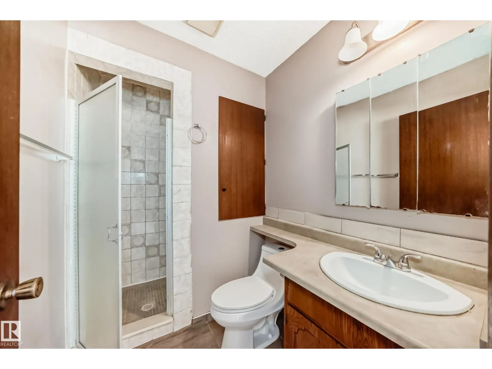 7026 11 AV NW