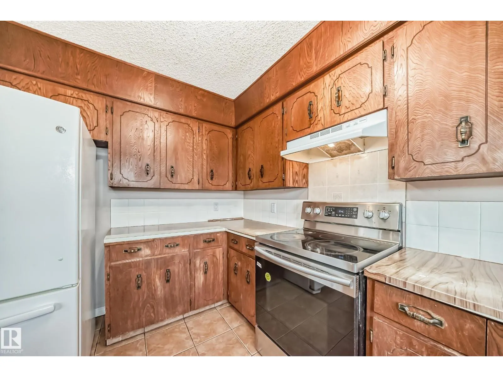 7026 11 AV NW