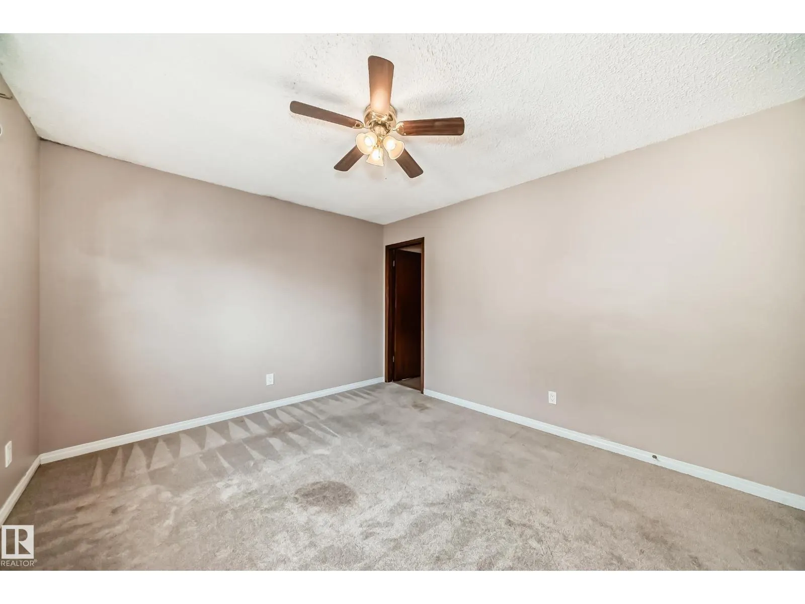 7026 11 AV NW