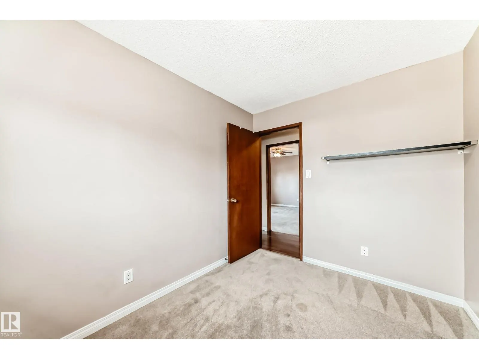 7026 11 AV NW