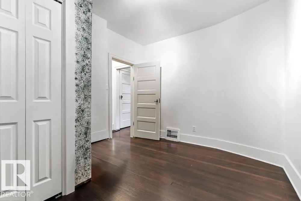 10428 76 AV NW