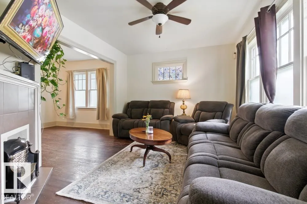 10428 76 AV NW
