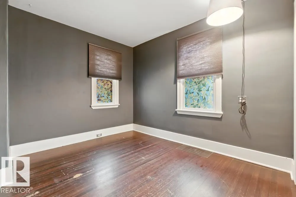 10428 76 AV NW