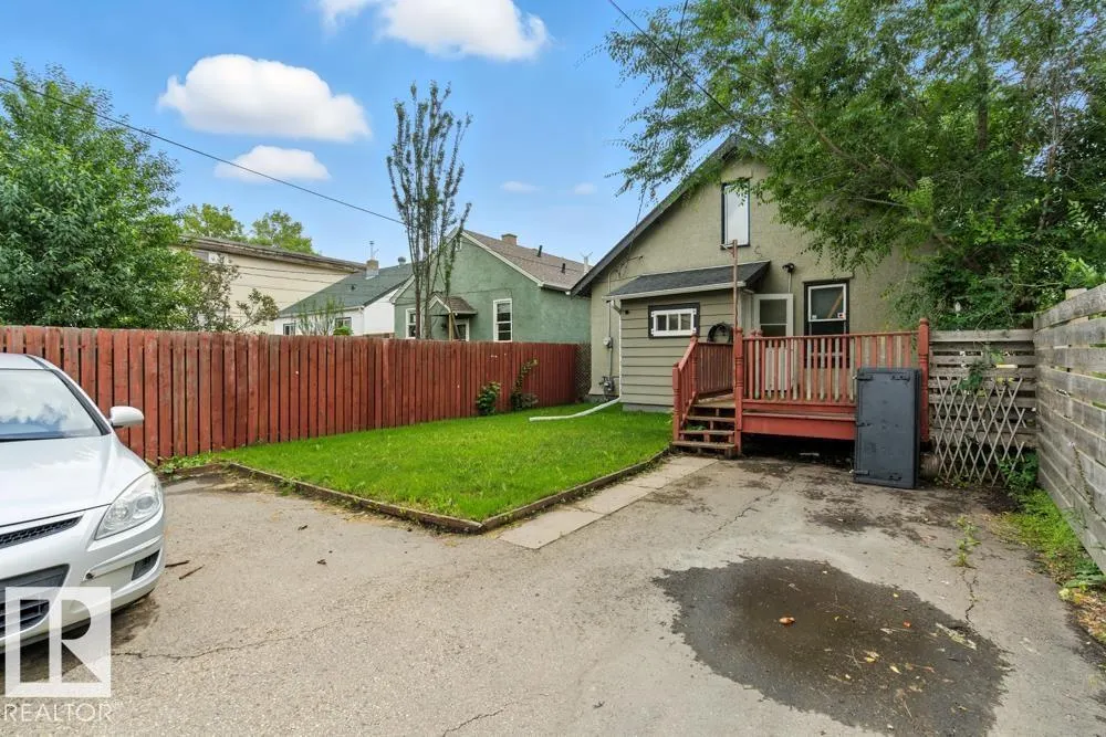 10428 76 AV NW