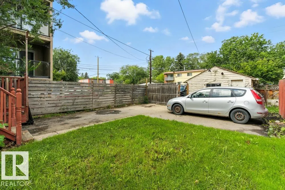 10428 76 AV NW