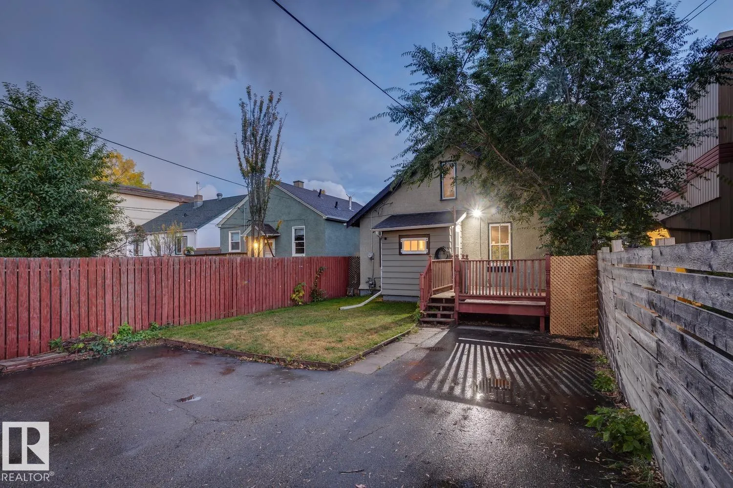 10428 76 AV NW