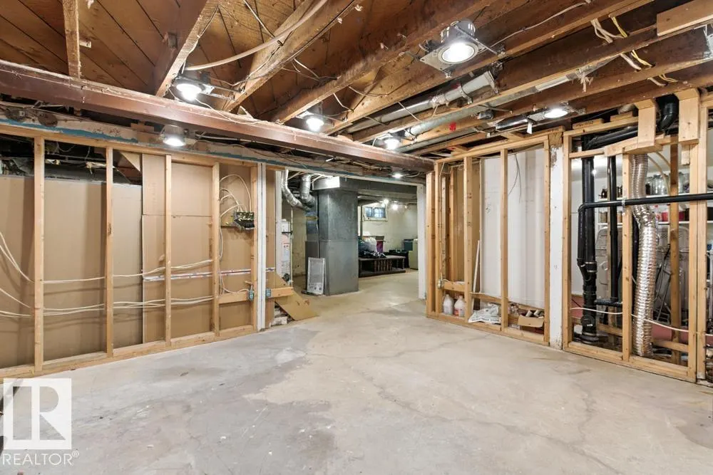 10428 76 AV NW