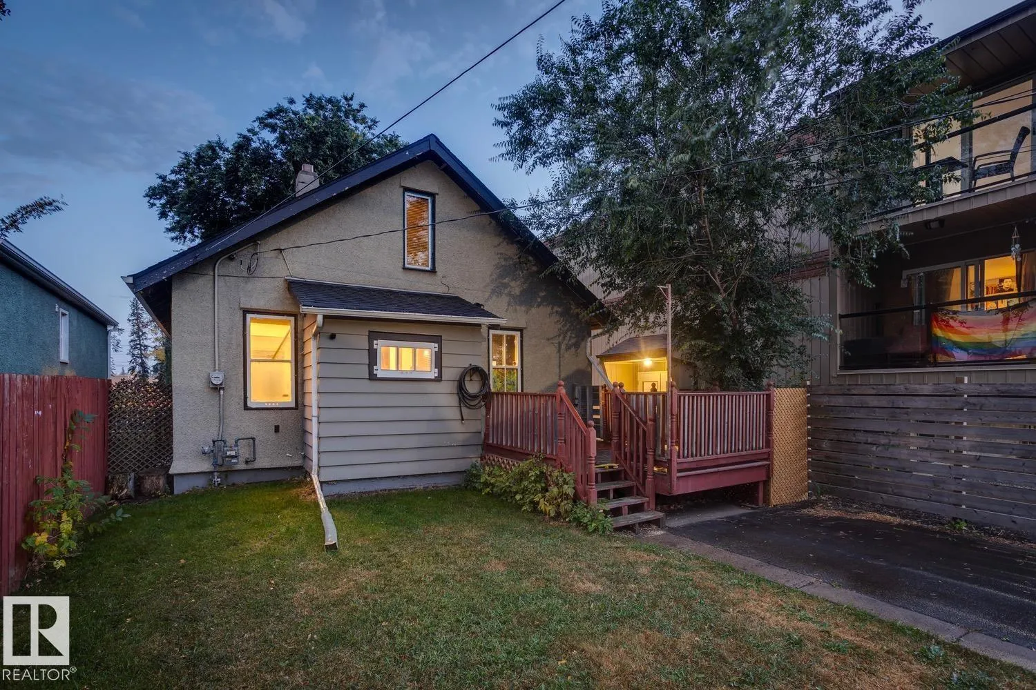 10428 76 AV NW
