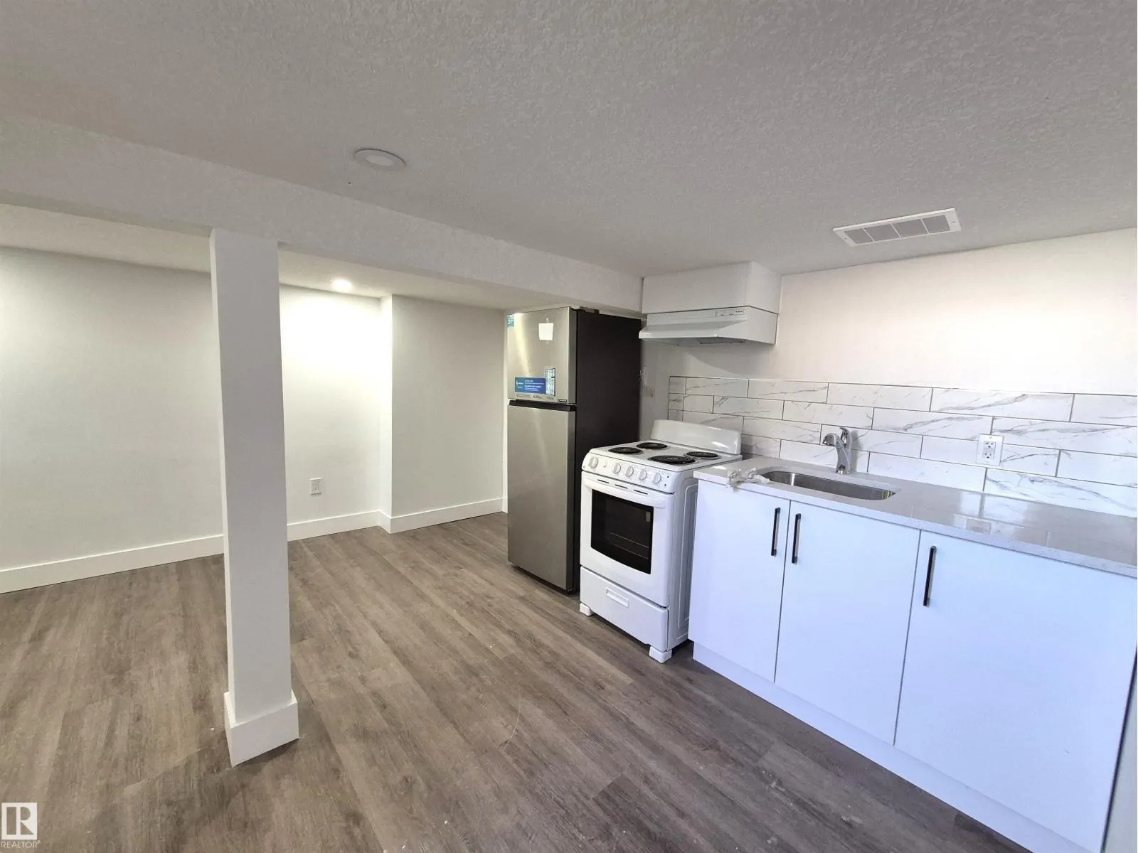 11421 83 ST NW