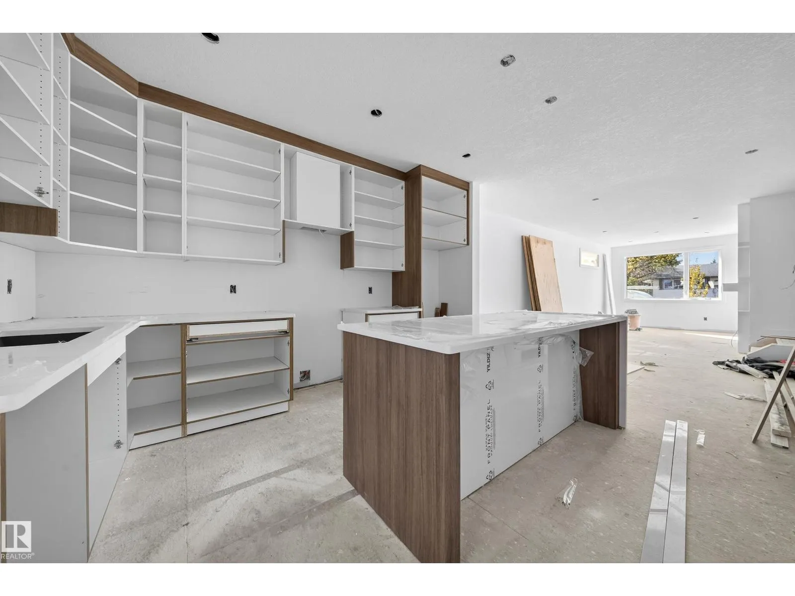 5213 104A ST NW