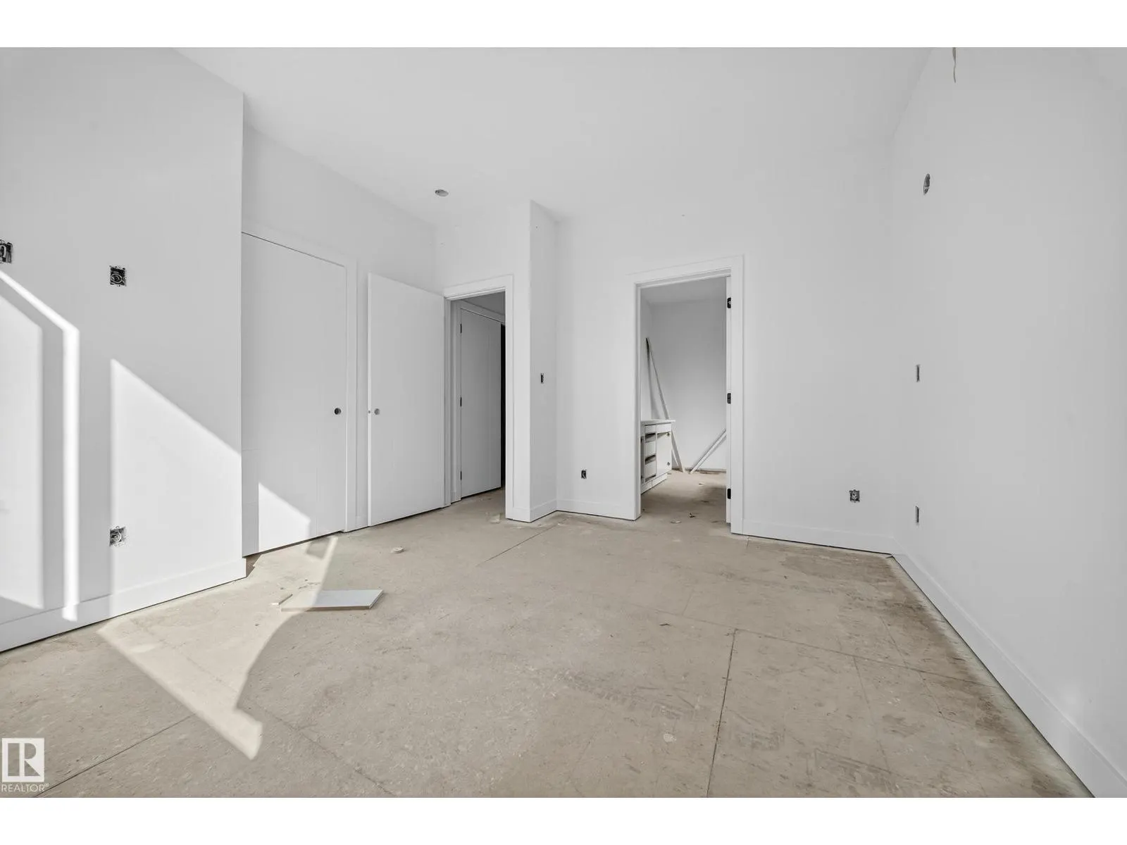 5213 104A ST NW