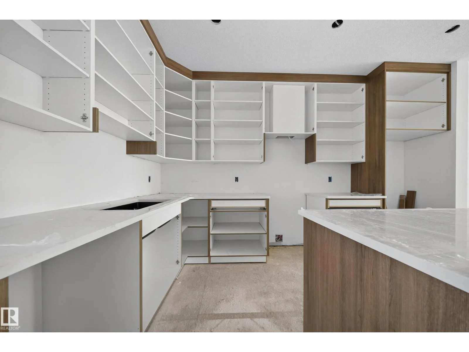 5213 104A ST NW