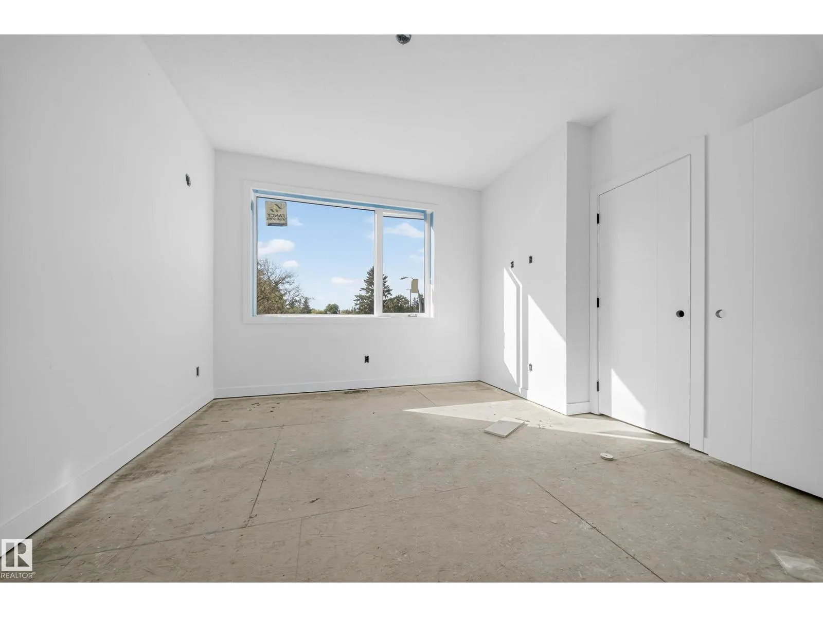 5213 104A ST NW