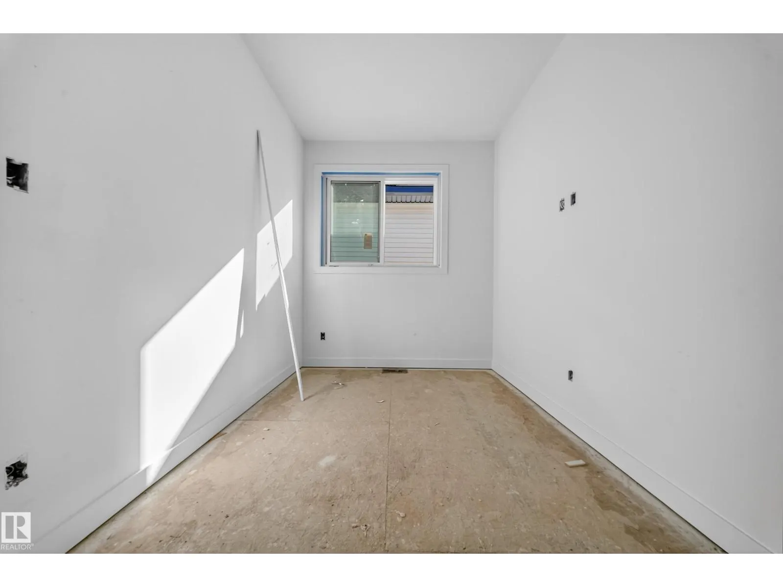 5213 104A ST NW