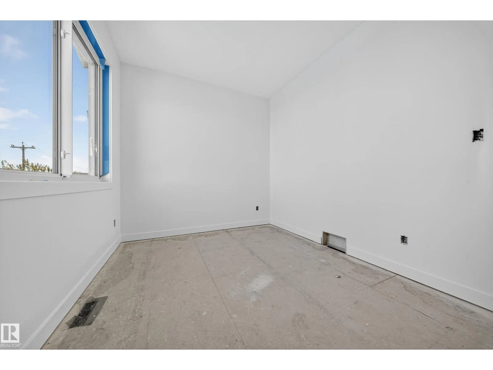 5213 104A ST NW