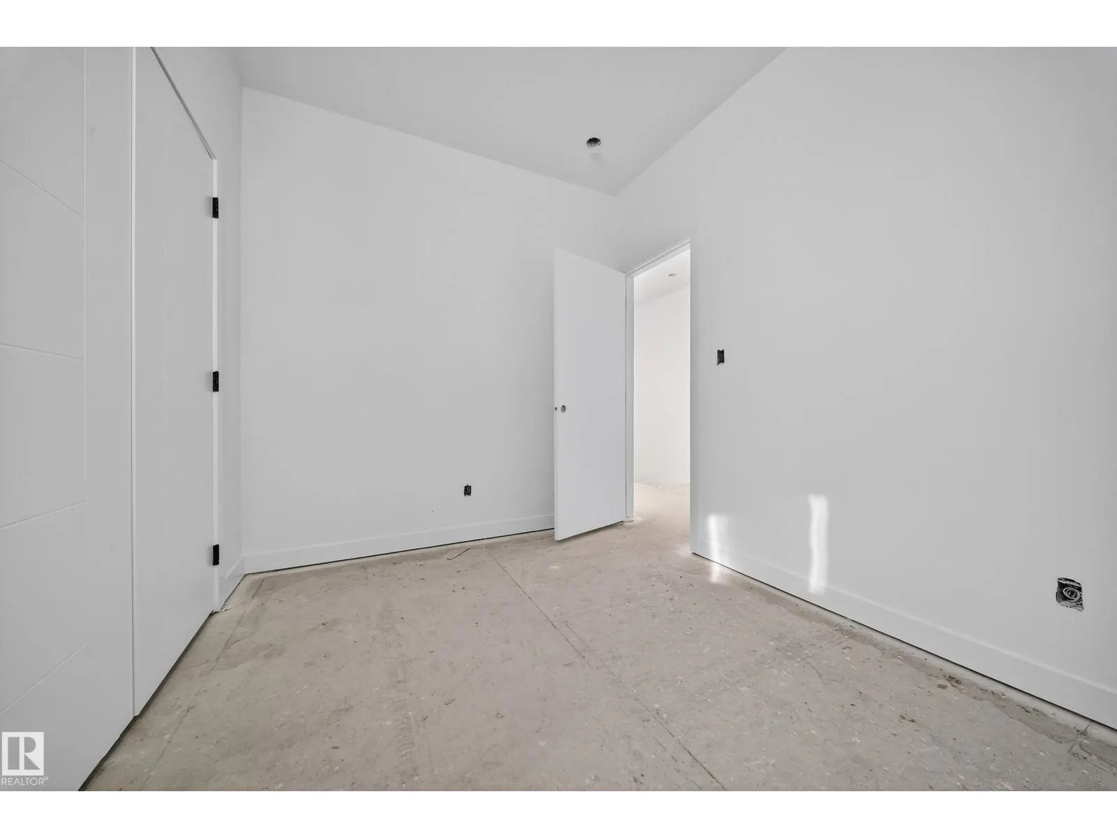 5213 104A ST NW