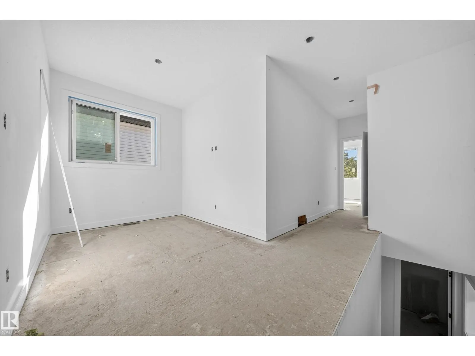 5213 104A ST NW