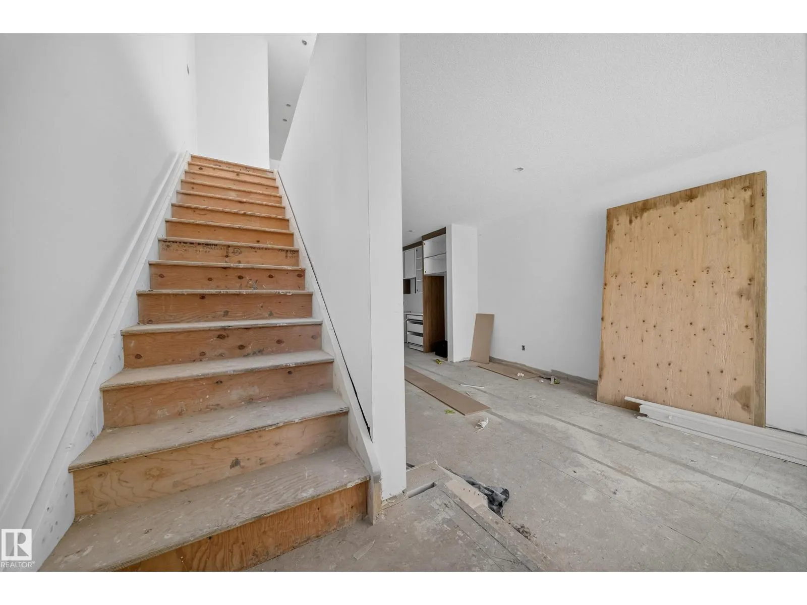 5213 104A ST NW