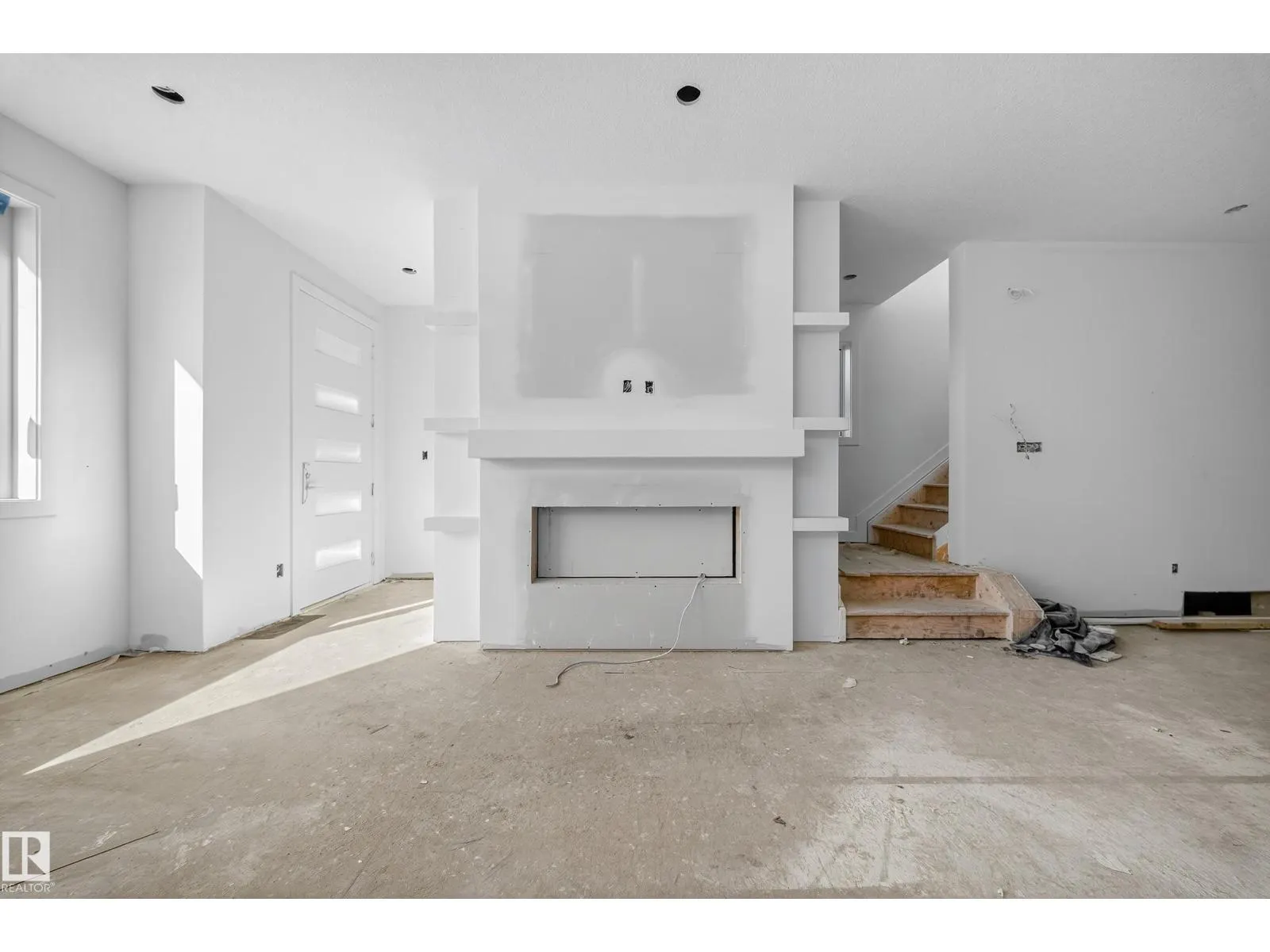 5213 104A ST NW