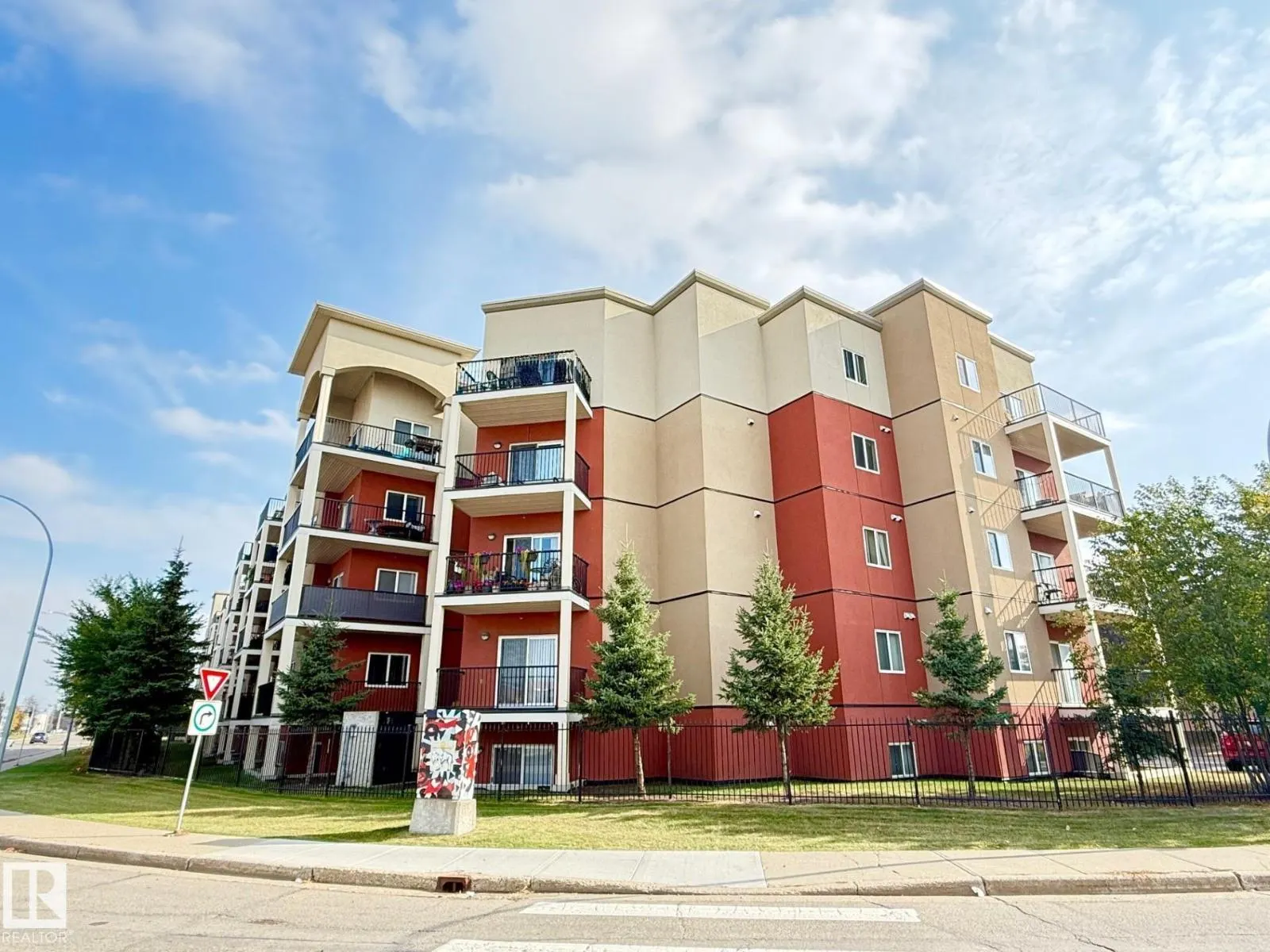 9945 167 ST NW
