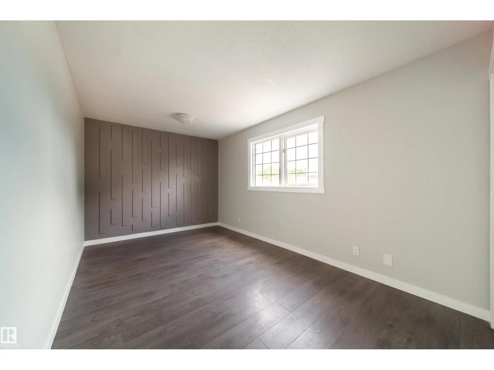 11908 77 ST NW