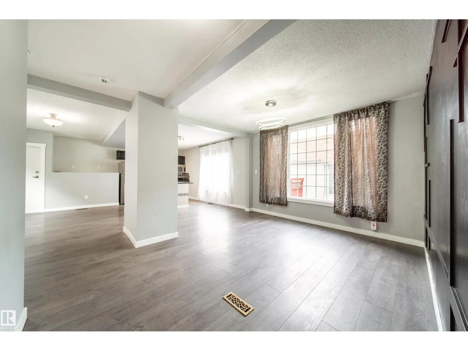 11908 77 ST NW