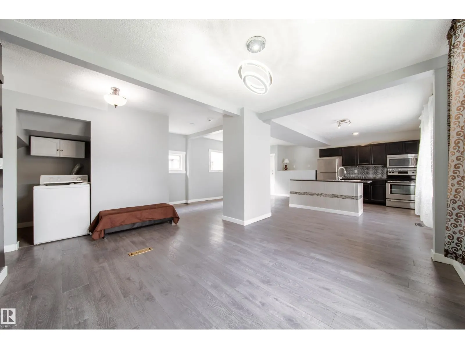 11908 77 ST NW