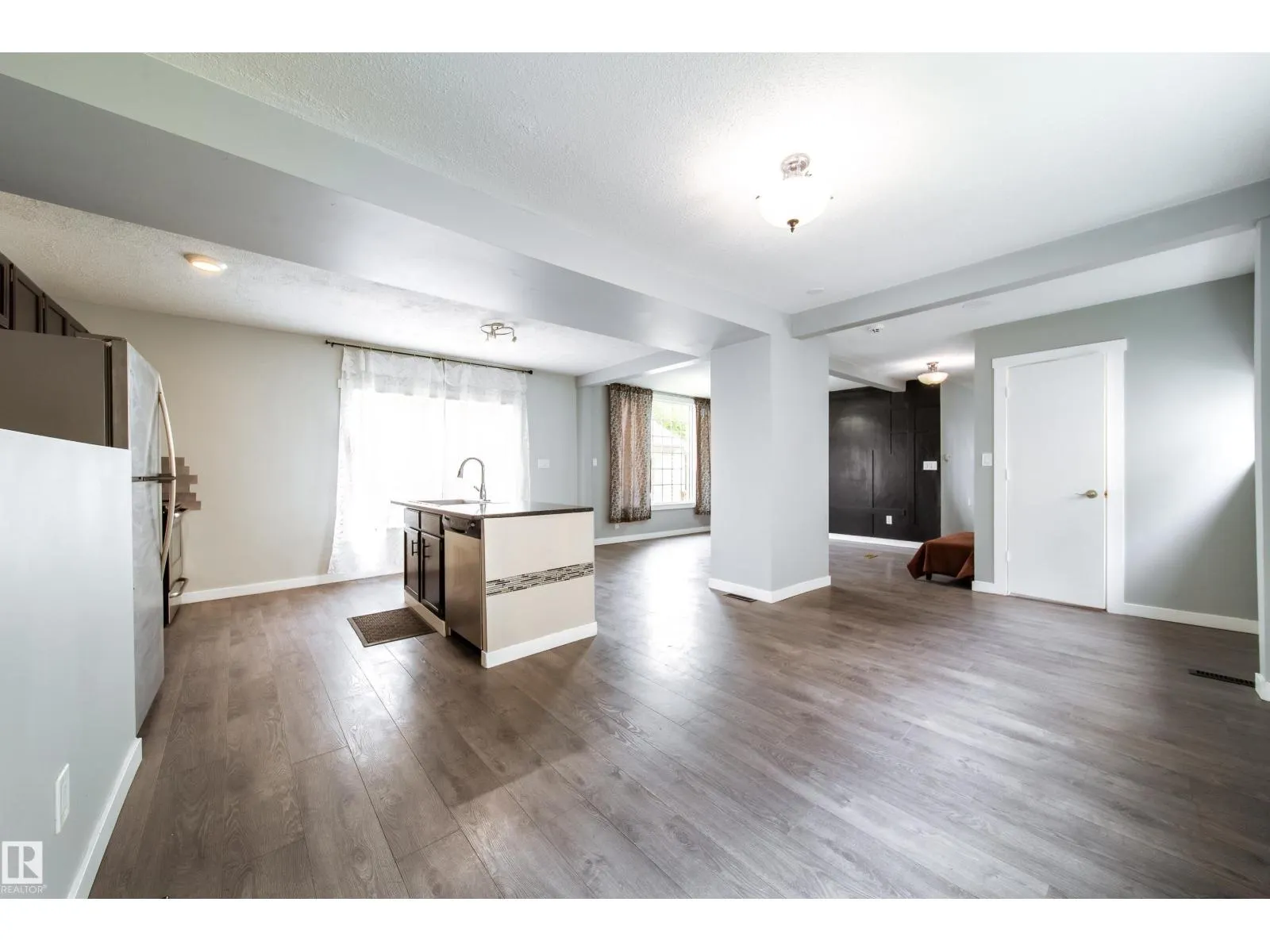 11908 77 ST NW