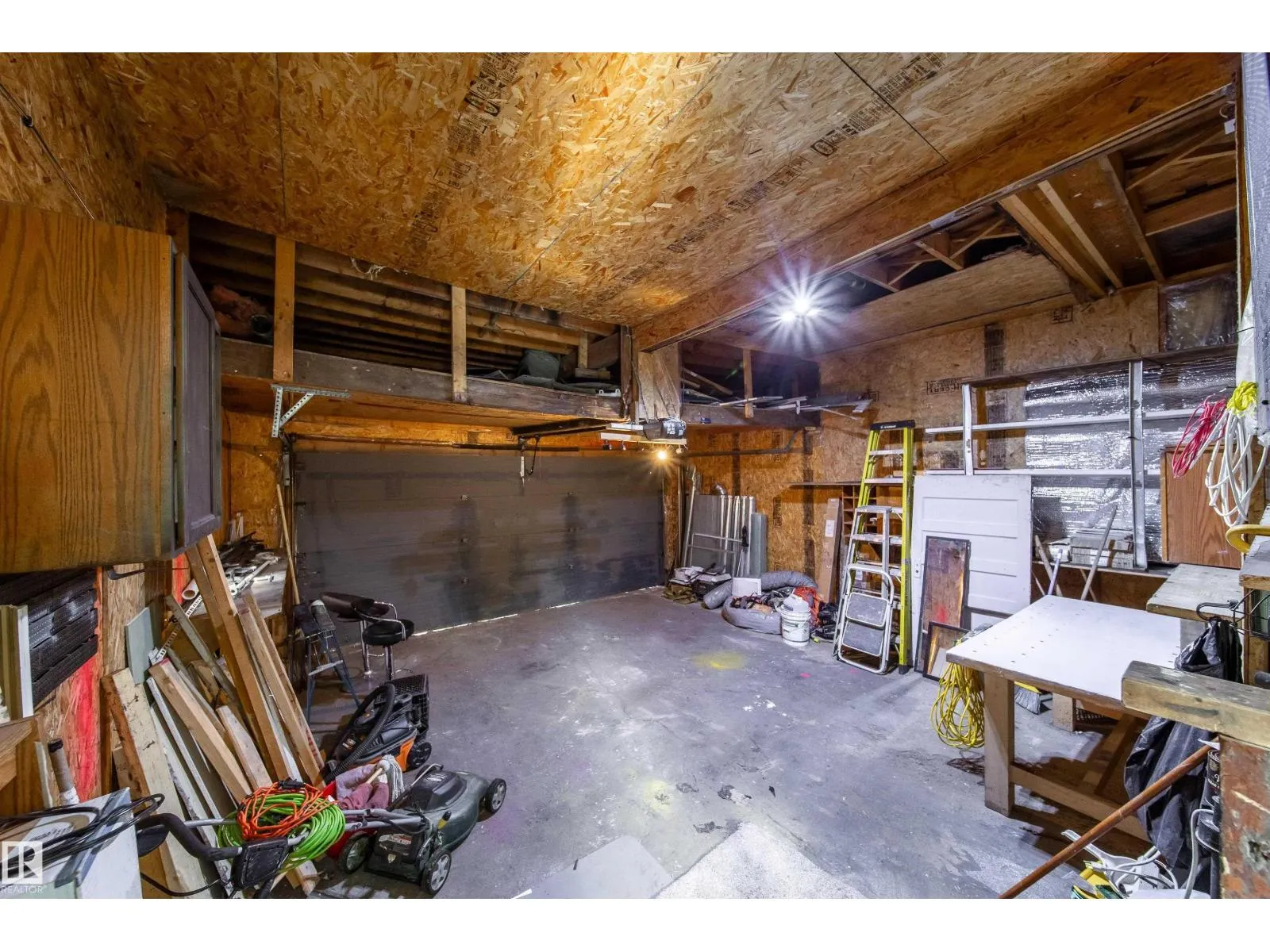 11908 77 ST NW