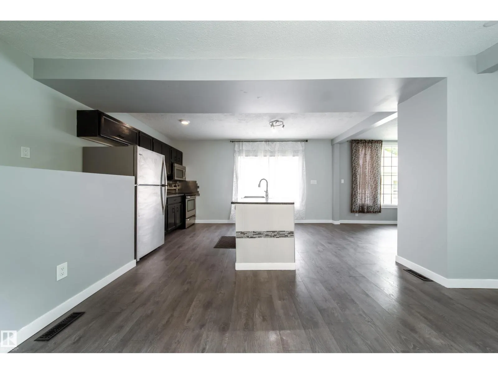 11908 77 ST NW