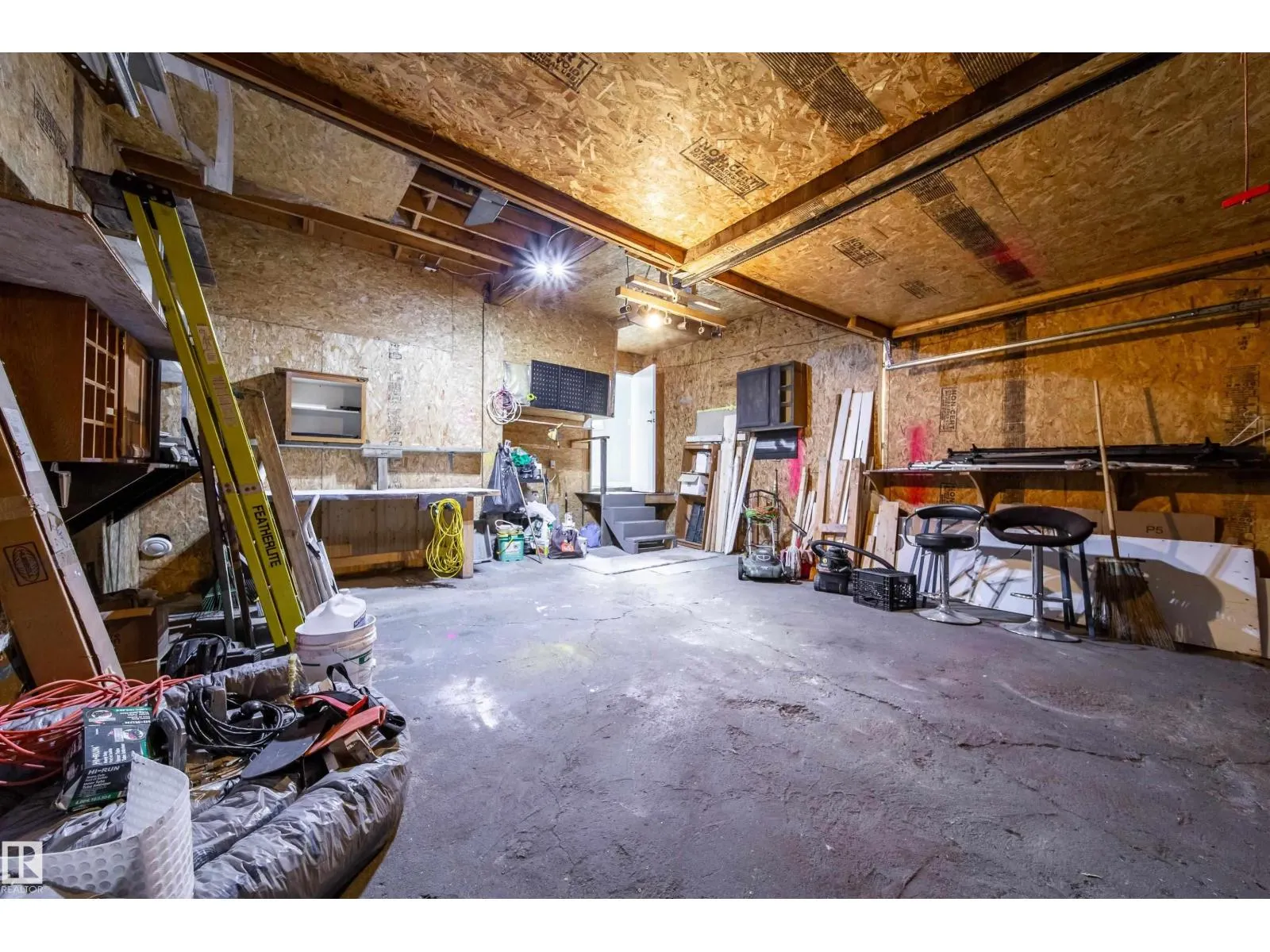 11908 77 ST NW