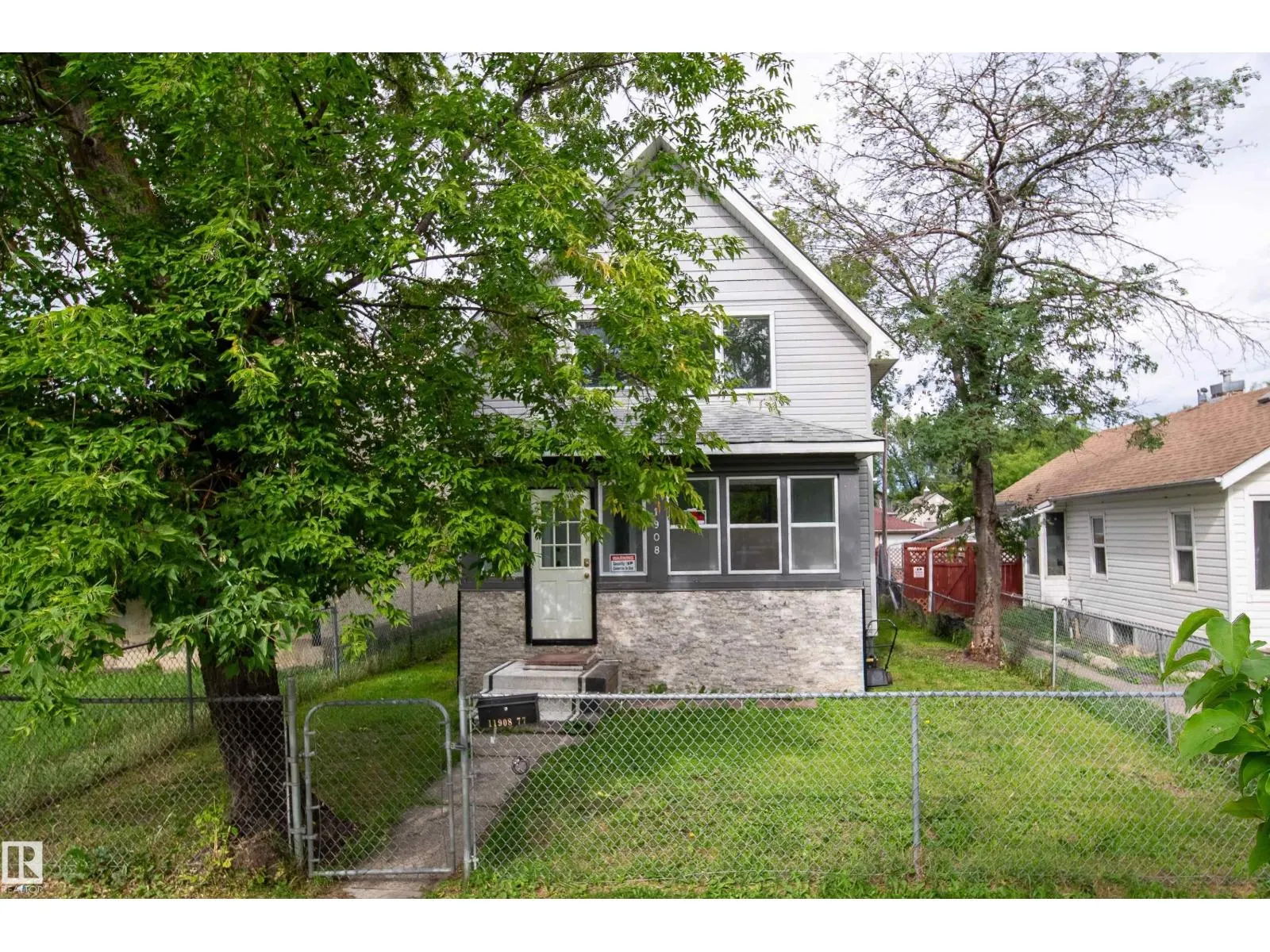 11908 77 ST NW