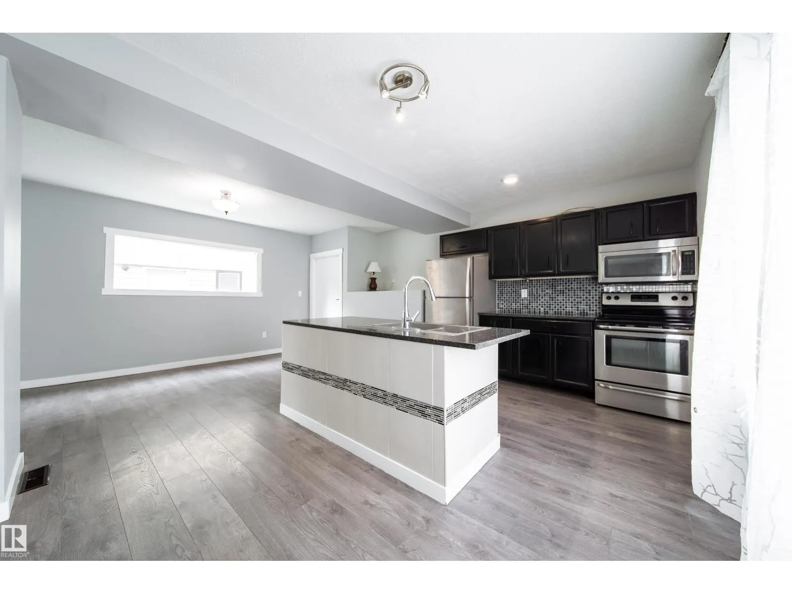 11908 77 ST NW