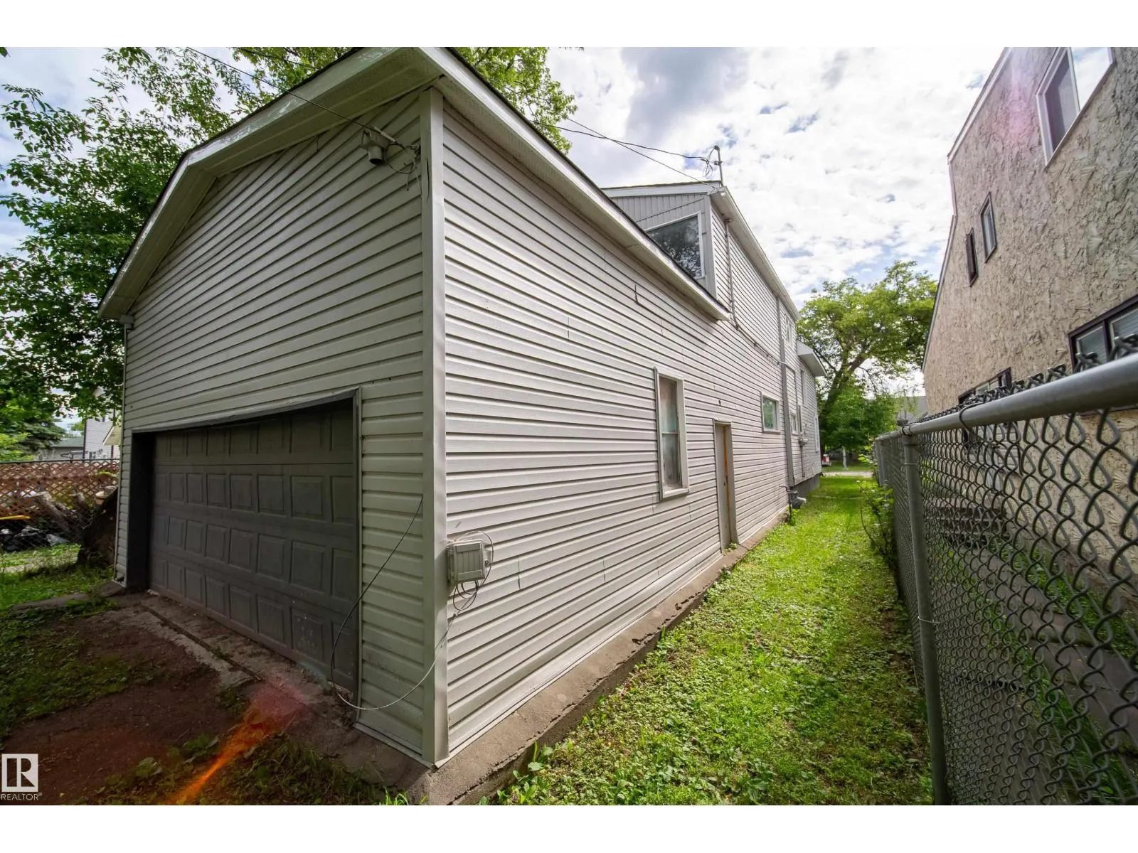 11908 77 ST NW