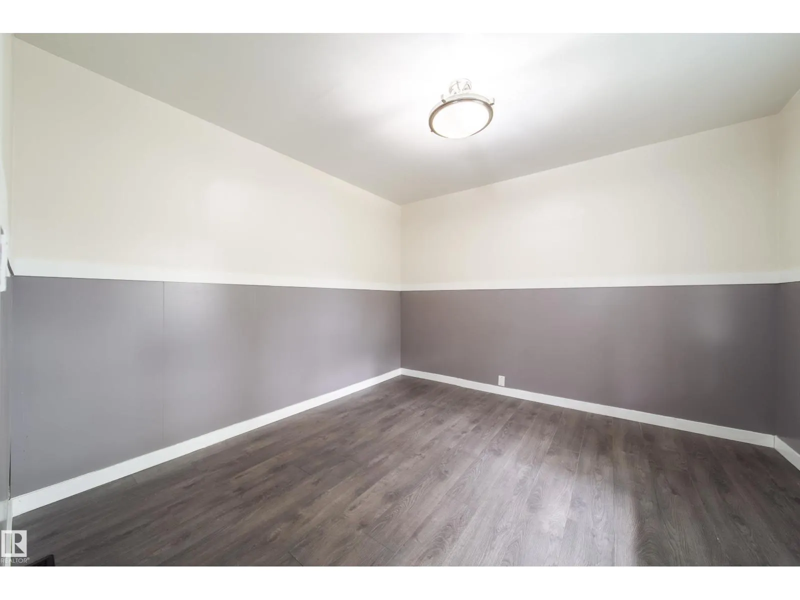 11908 77 ST NW