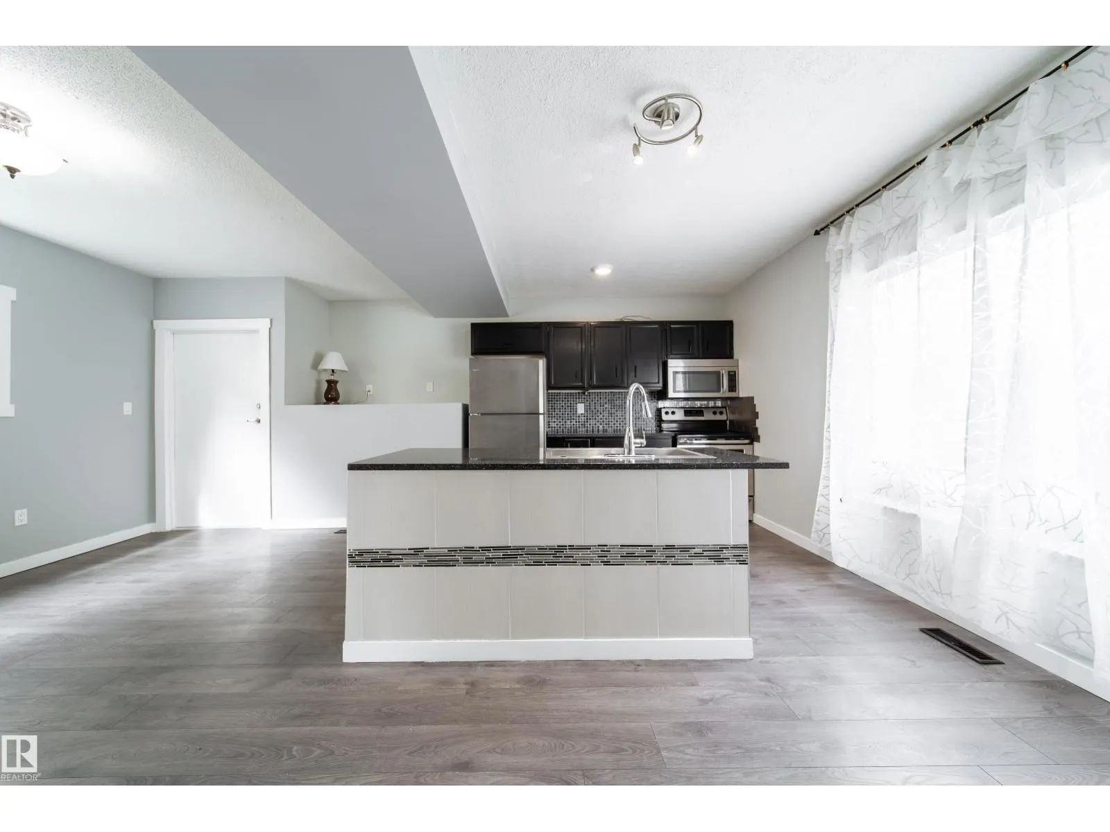 11908 77 ST NW