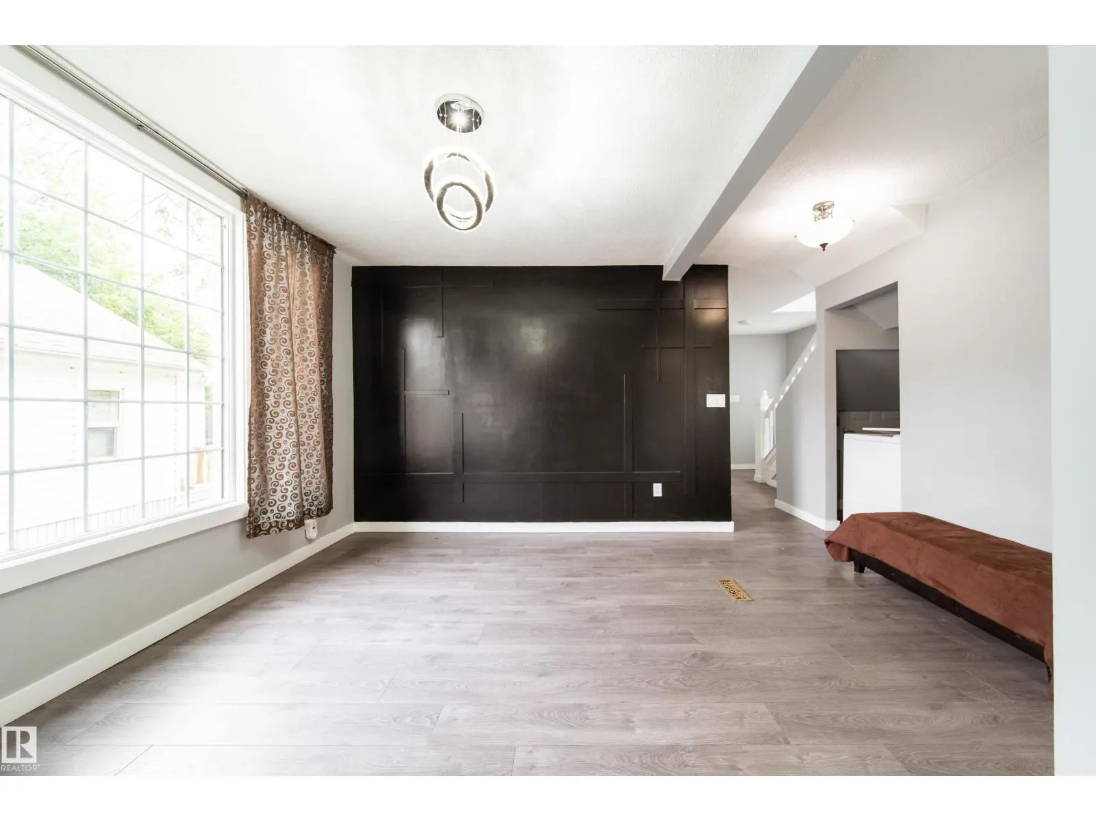 11908 77 ST NW