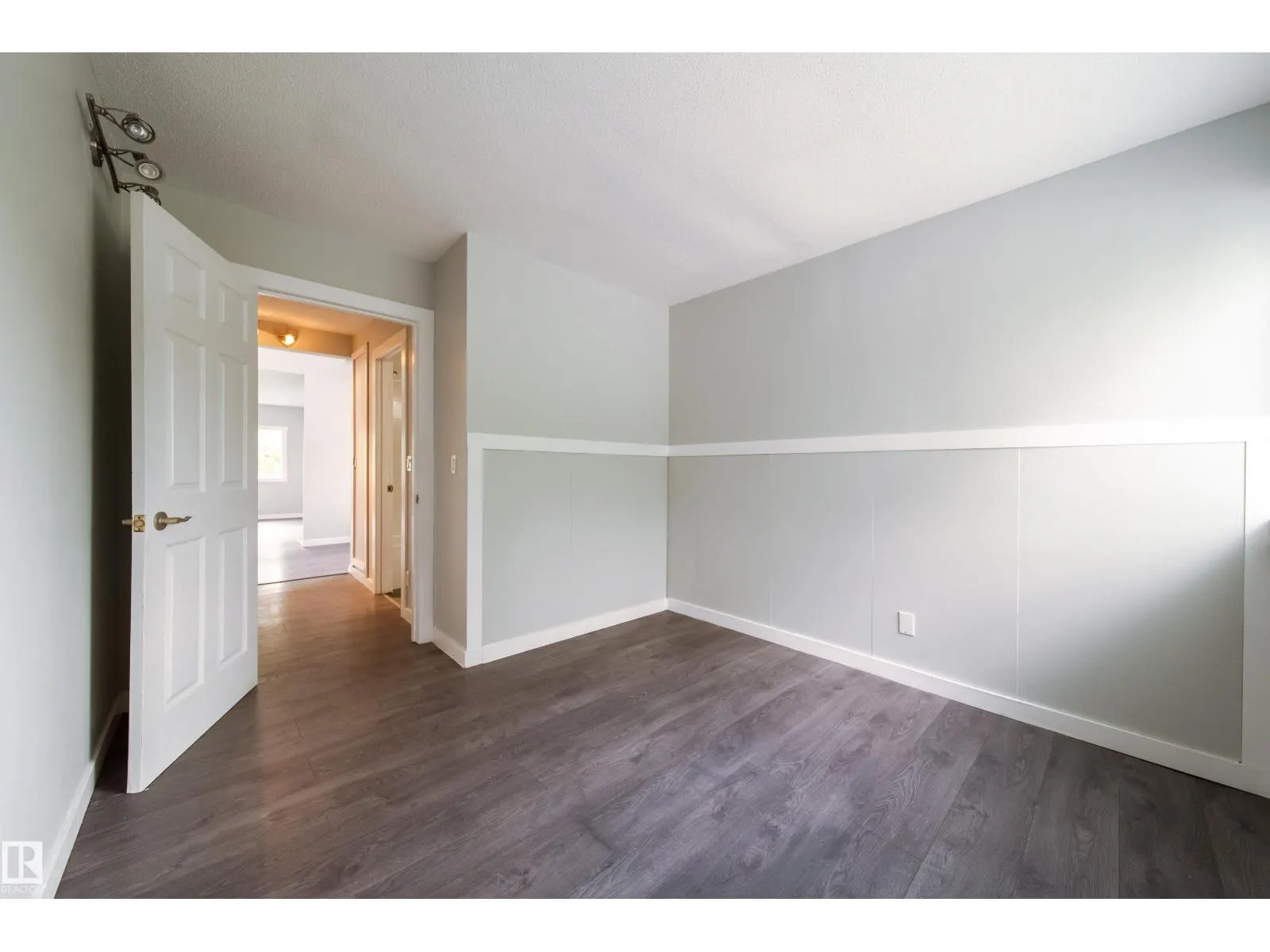 11908 77 ST NW