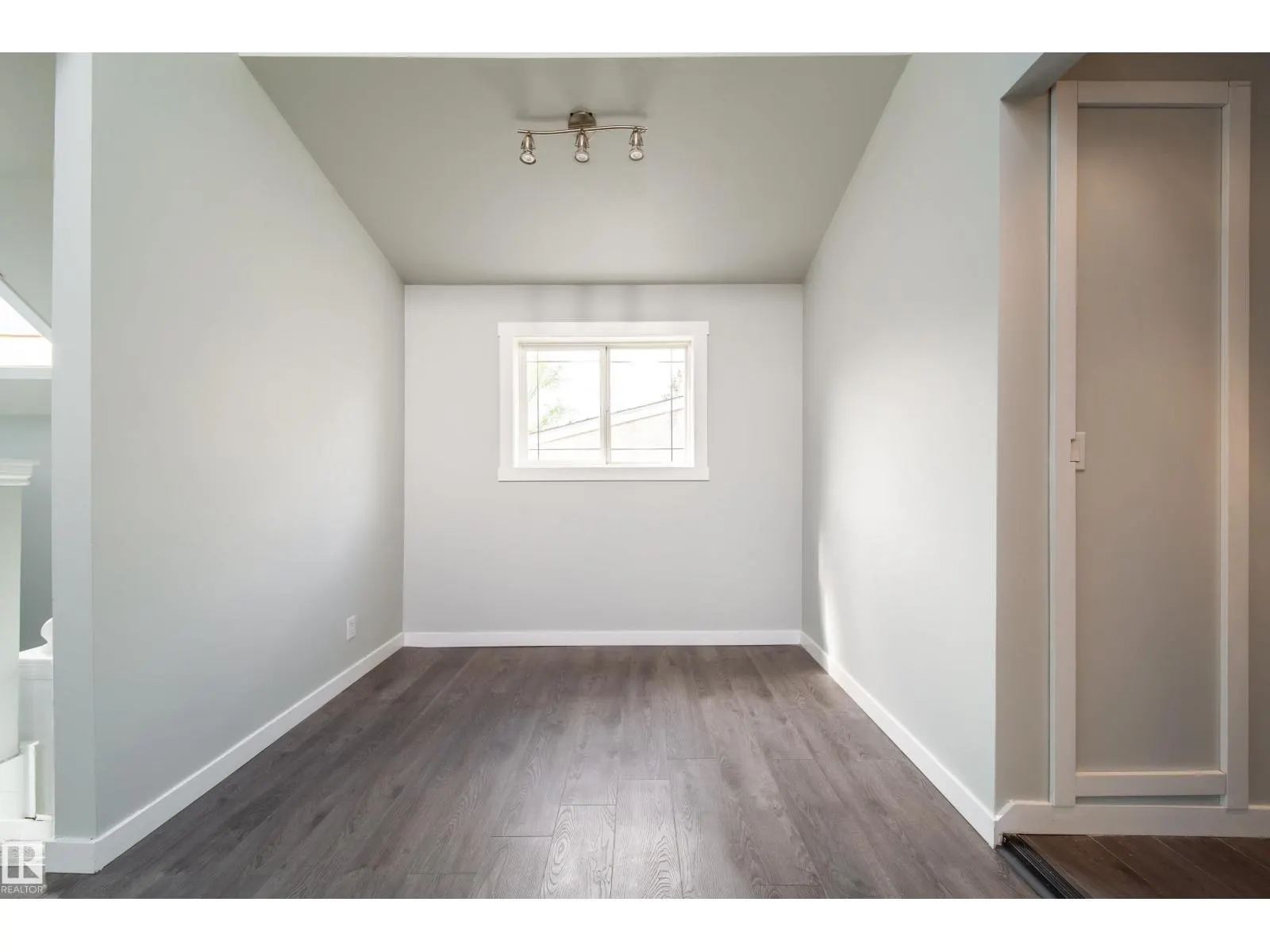 11908 77 ST NW