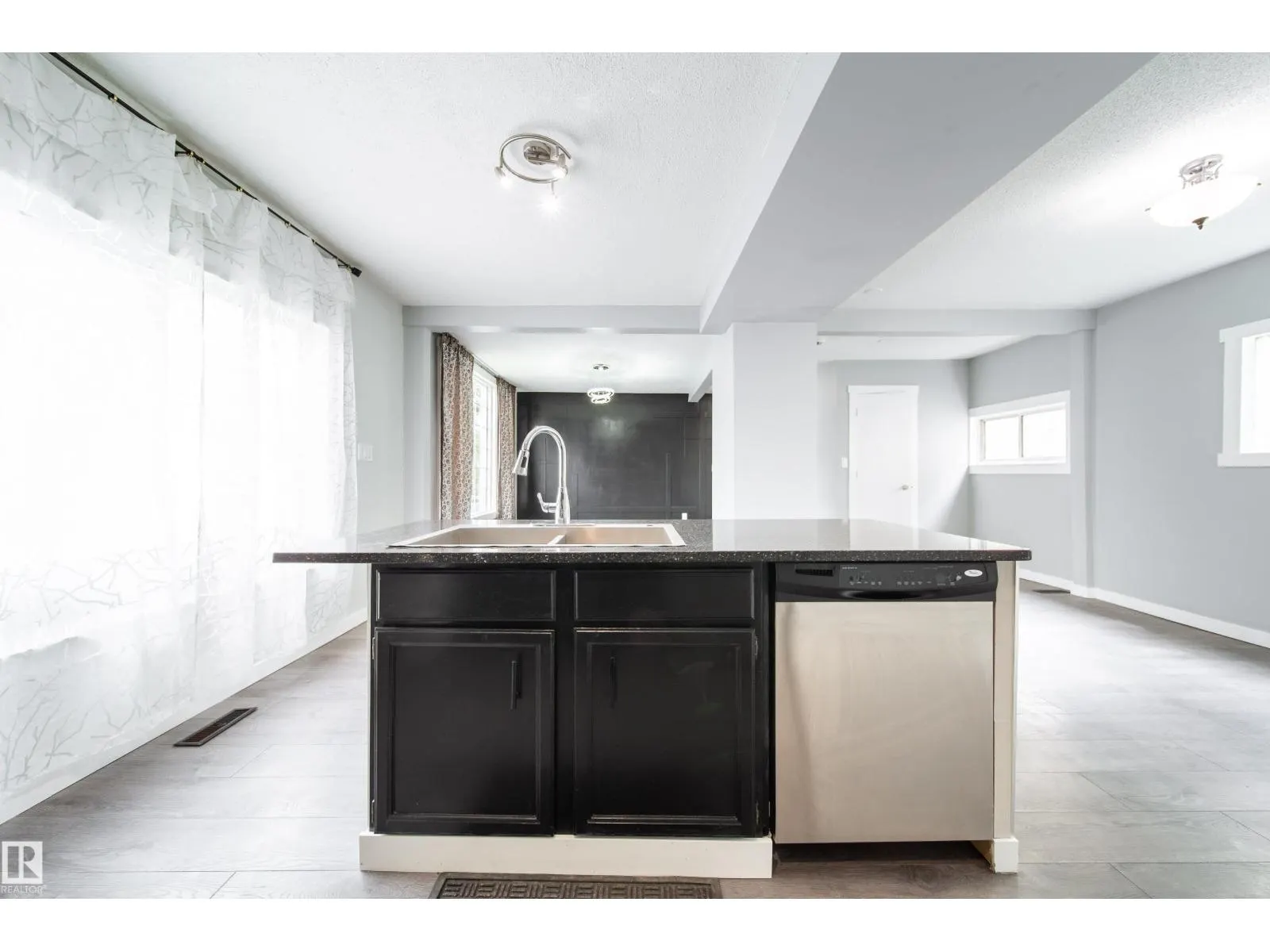 11908 77 ST NW